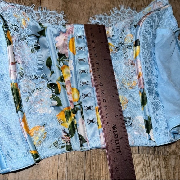 New Victoria's Secret Unlined Lace - Up Corset Top Dream Angels Size Small DD - Picture 9 of 14